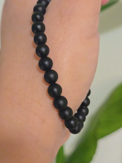 ONYX 6MM | The Dainty Stacker